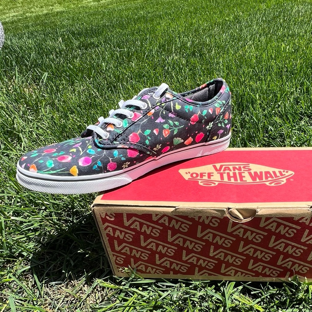 Black Floral Women’s Brand New Van Sneakers! Gotta love ‘em! Size 9.